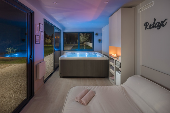 Ponuda uključuje:, Villa Romantica - Kuća za dvoje sa grijanim bazenom i wellnessom u Istri Županići